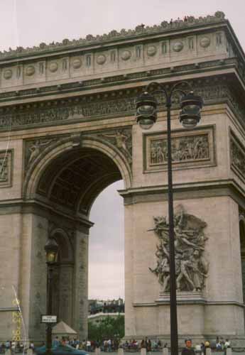  L'Arc de Triomphe auf dem Place de Charles de Gaulle