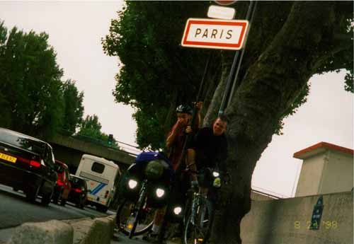 Stefan und Christoph am Ortsschild von Paris